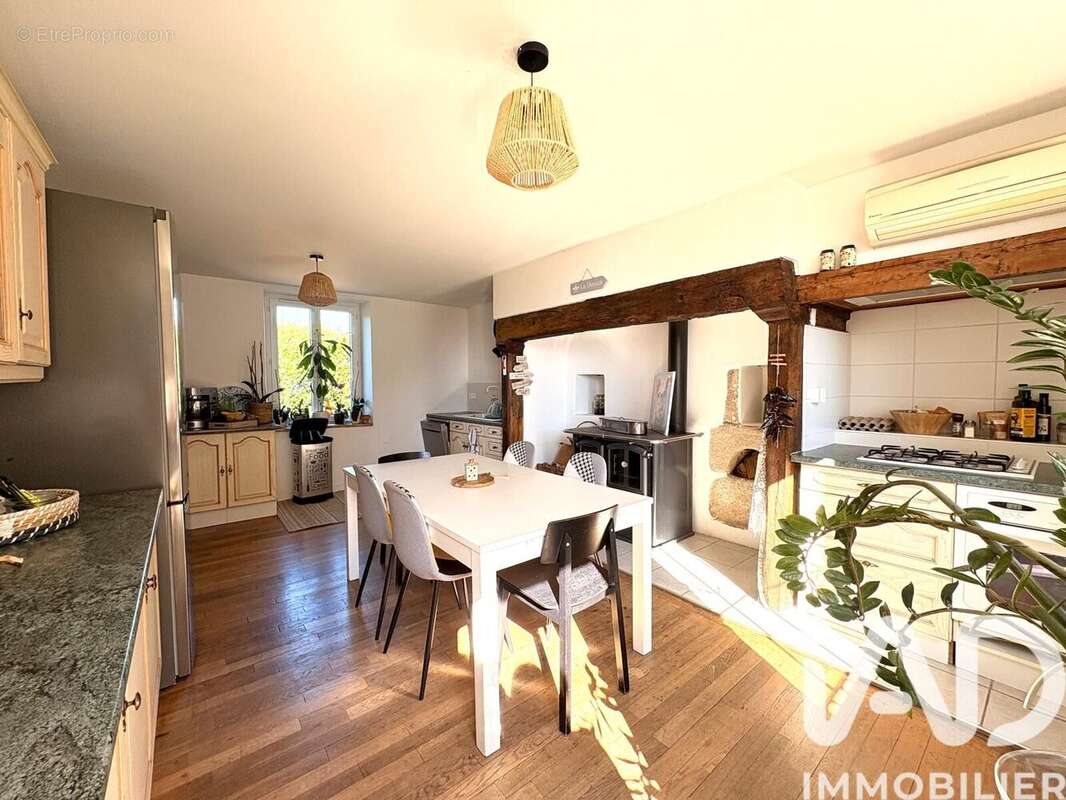 Maison 142 m² à Latouille-Lentillac  - photo 6