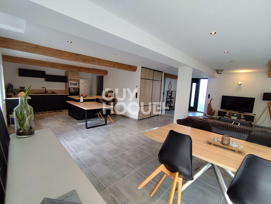 Maison à BELLEGARDE-EN-FOREZ