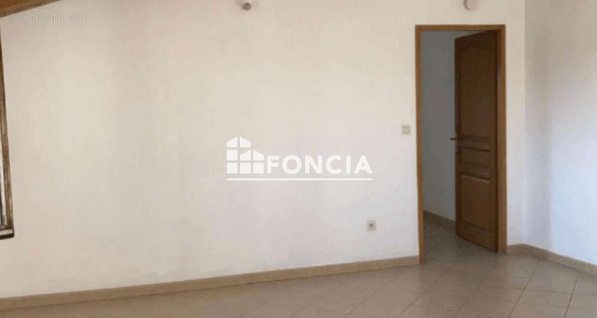 Appartement à ROQUEMAURE