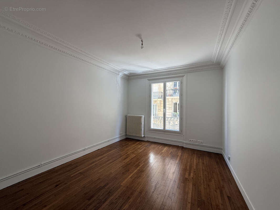 Paris 16 ème appartement type 3 de 60 m2 rénové. - photo 3