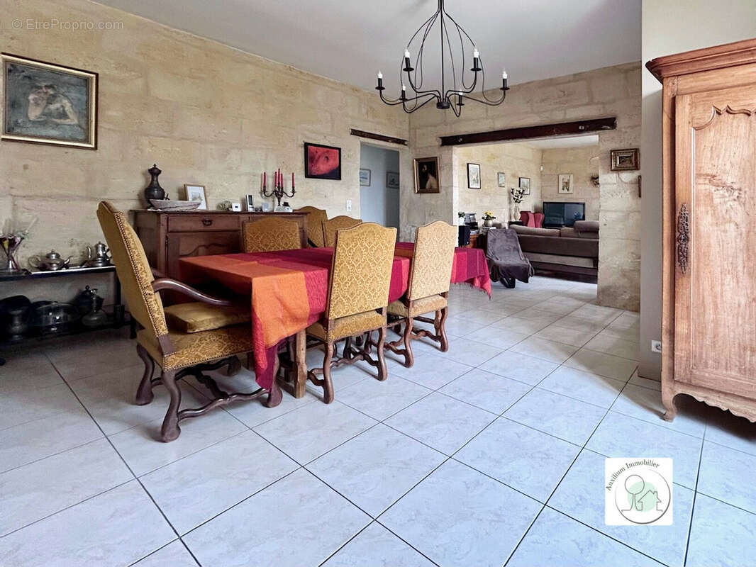 Maison 179 m² à Teuillac  - photo 4