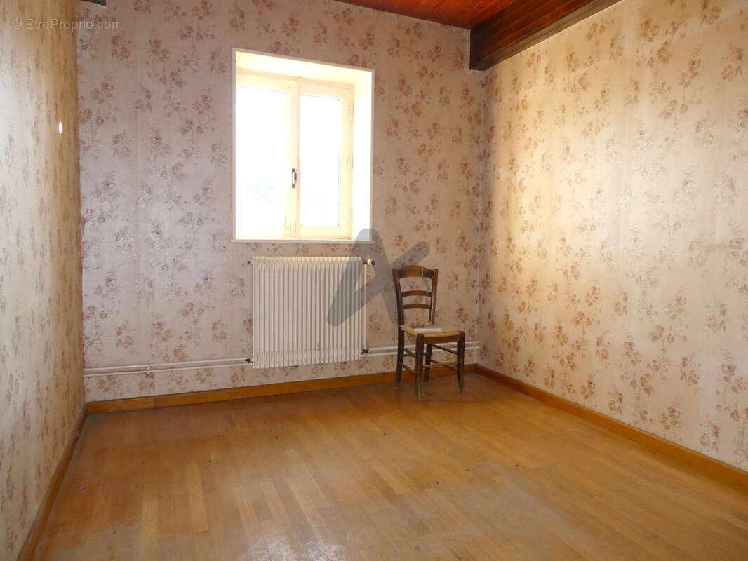 Maison à SAINT-LAURENT-DE-CHAMOUSSET