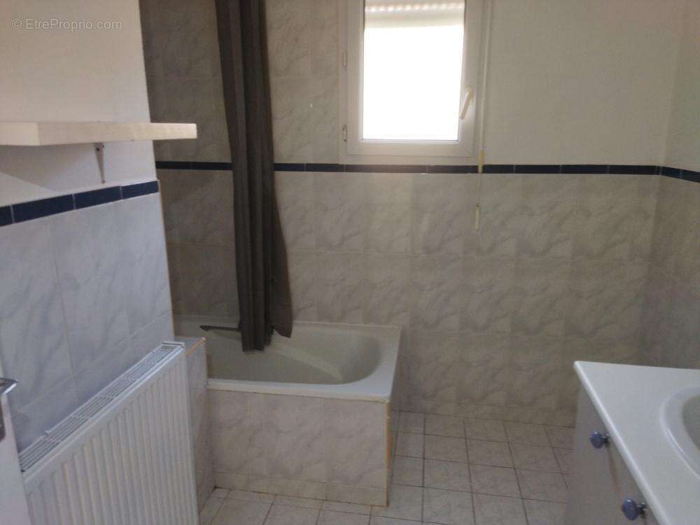 sdb - Appartement à CAHORS