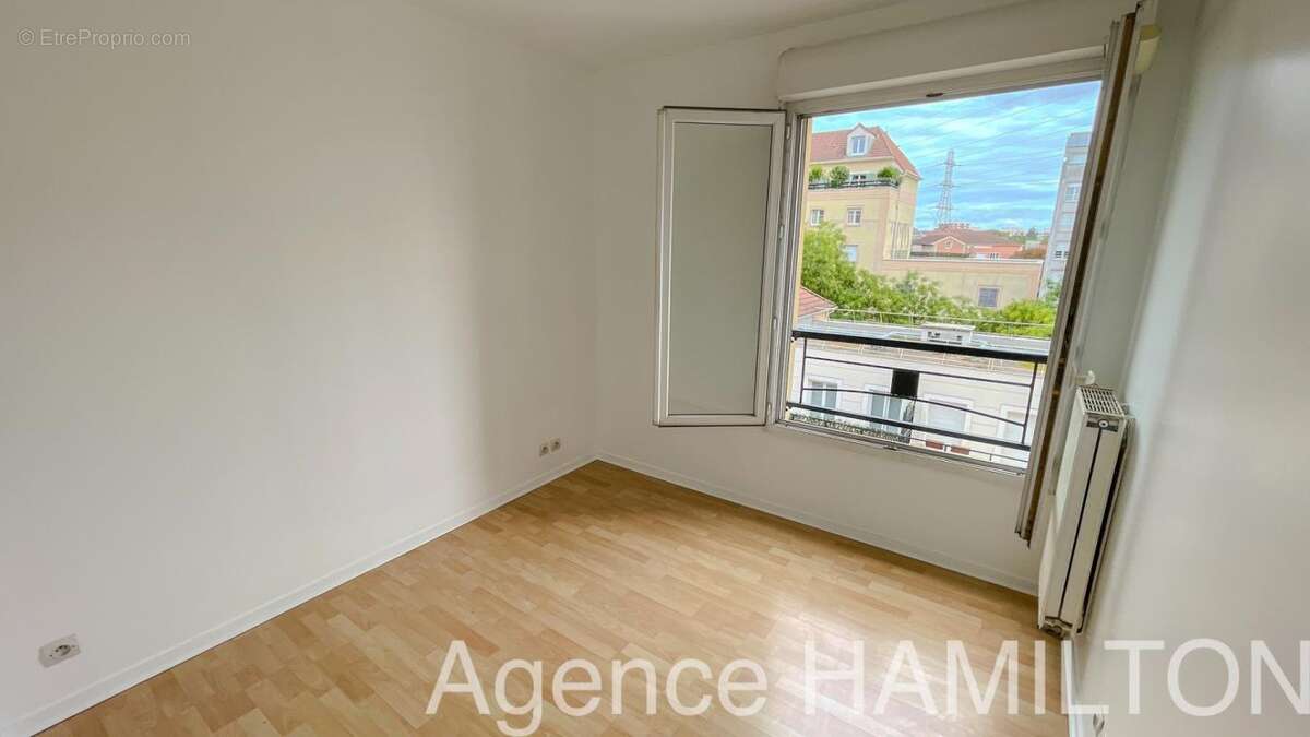 Appartement à VILLENEUVE-LA-GARENNE