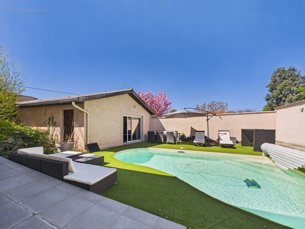 Maison à MONTROND-LES-BAINS