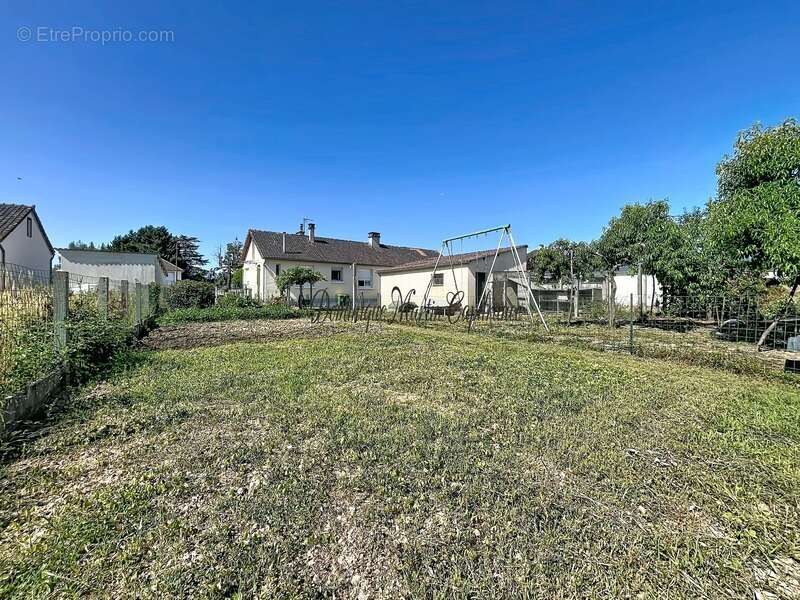 Maison à vendre 4 pièces LHOMME (72)-Maison de plain-pied à réinventer – Petit prix, emplacement idéal au cœur de Lhomme ! - photo 10