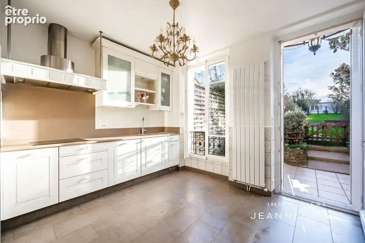 Versailles - place de la loi - maison de 238 m² au sol - 7 chambres - jardin - garage - photo 4