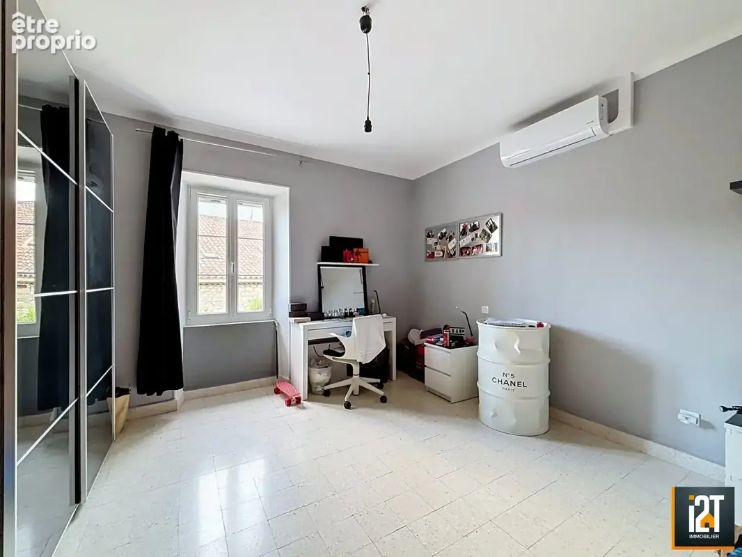 Maison 220 m² à Saint-Jean-De-Serres  - photo 6