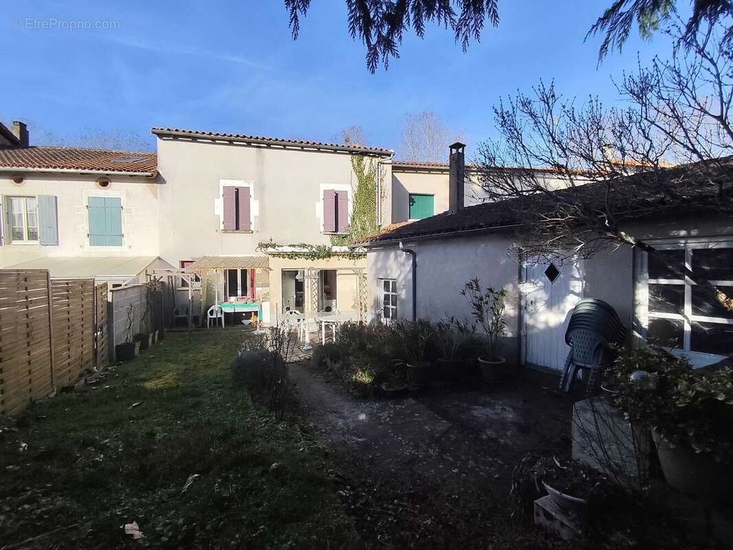 Maison à SAINT-LAURENT-DE-CERIS