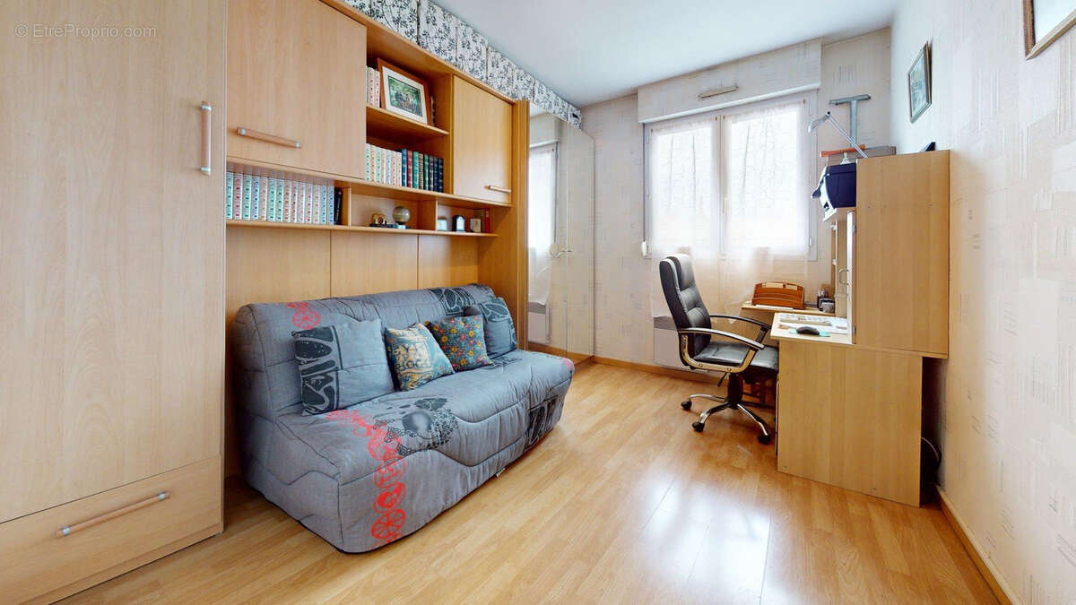Appartement à VAUJOURS