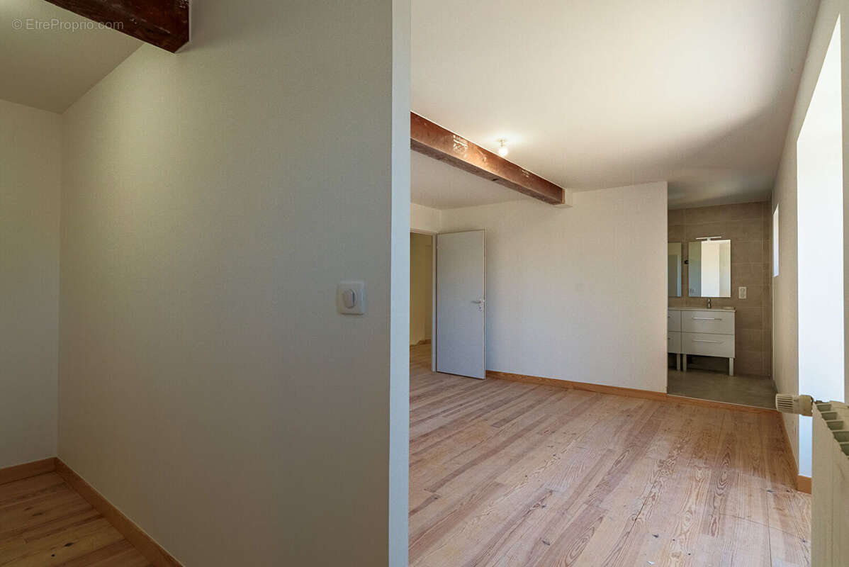 CARCASSONNE - RAZES Corps de ferme T12  976m² (412m² hab.) avec 2 logements, piscine, et dépendances, sur 1 hectare - photo 10