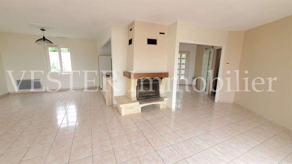 Maison à SAINT-FRONT-DE-PRADOUX