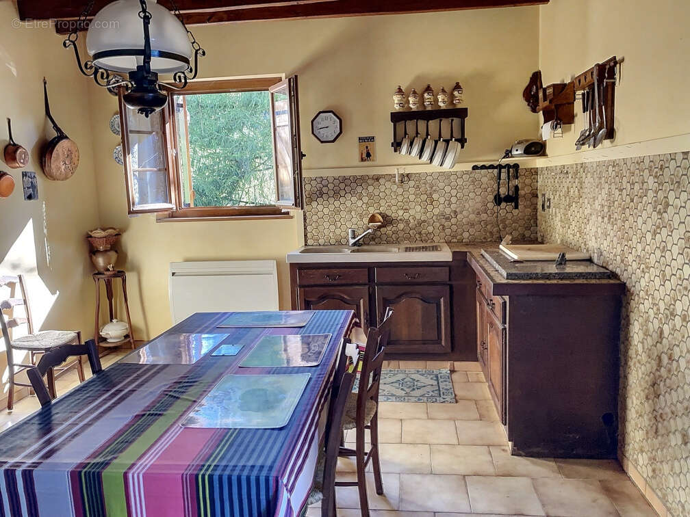 Maison à MANZAC-SUR-VERN