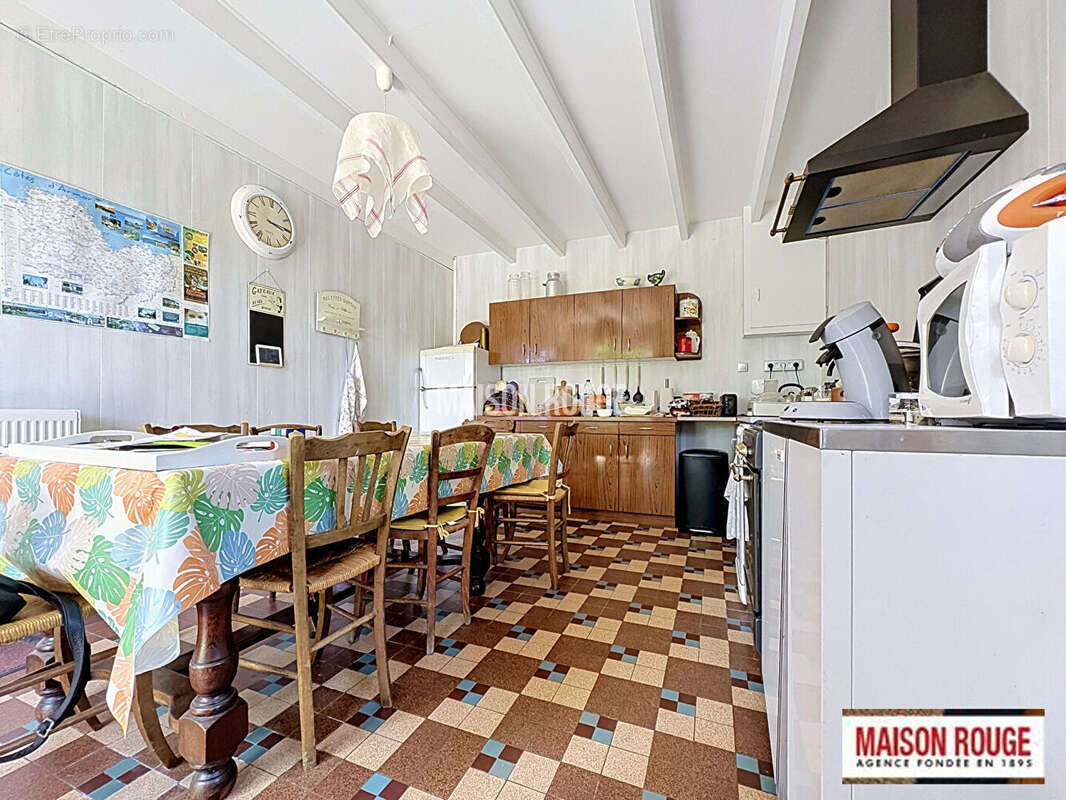 Maison de bourg en pierre à moderniser avec 5 chambres, jardin arboré et garage au coeur de Plourhan - photo 6