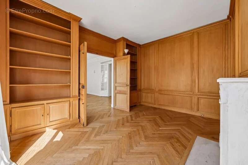 Appartement à NEUILLY-SUR-SEINE