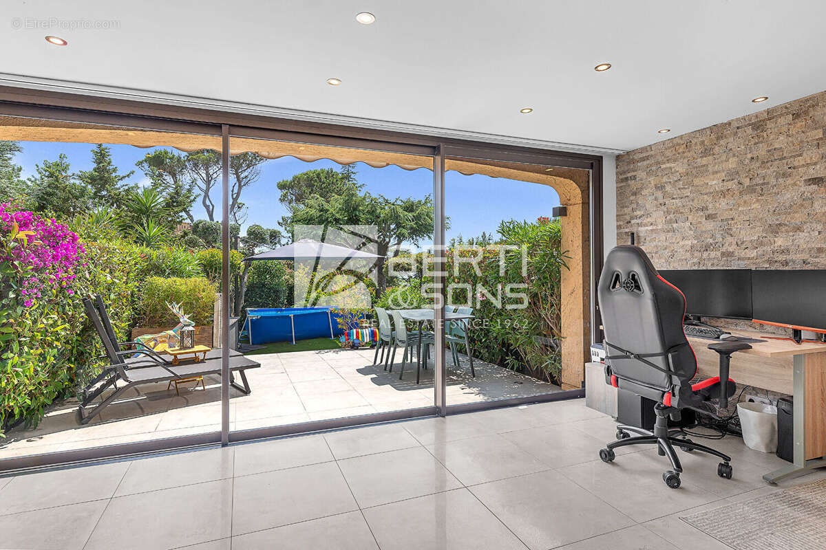 Appartement à MANDELIEU-LA-NAPOULE