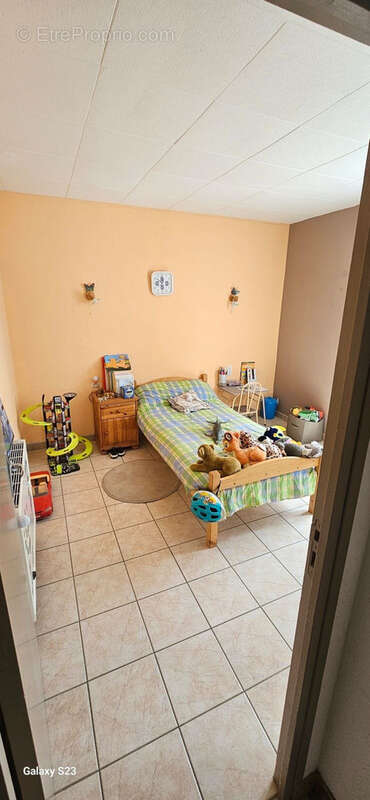 Maison à VILLENEUVE-LES-MONTREAL