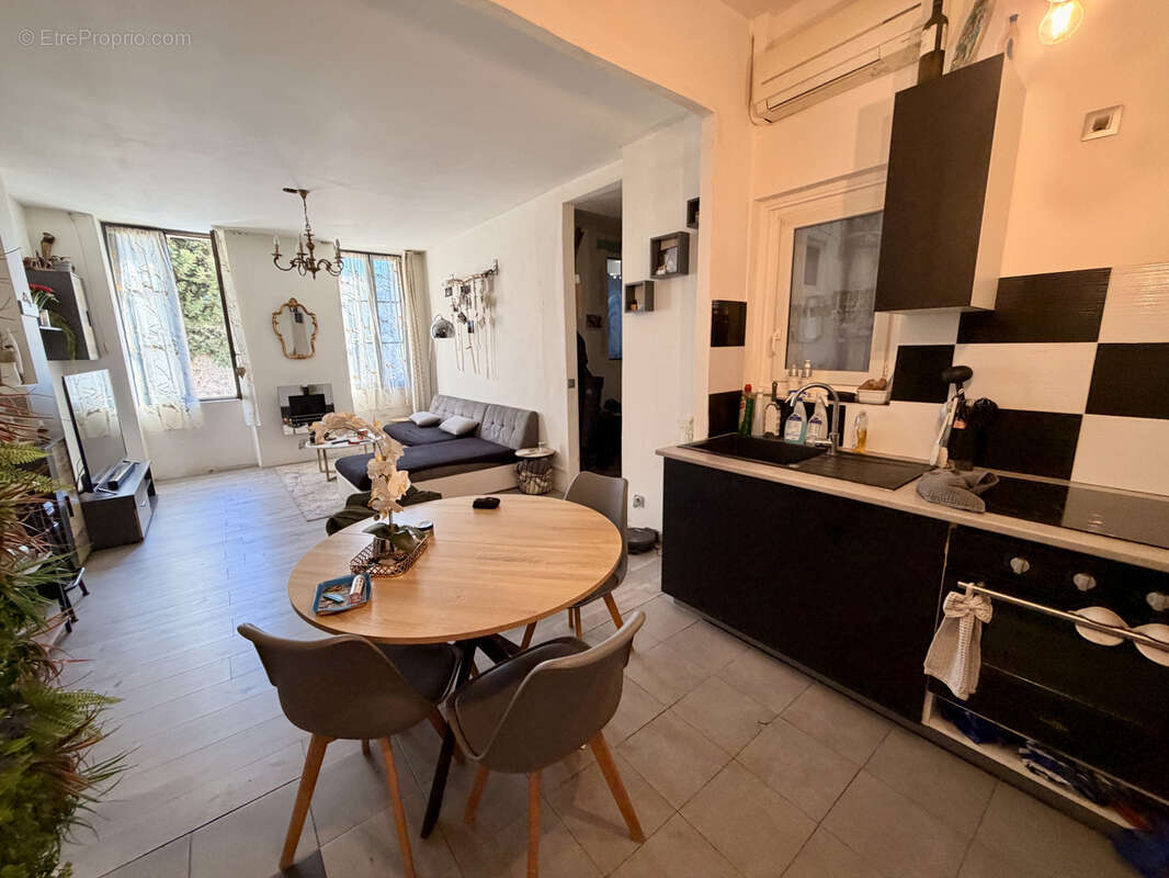 Appartement à MARSEILLE-4E