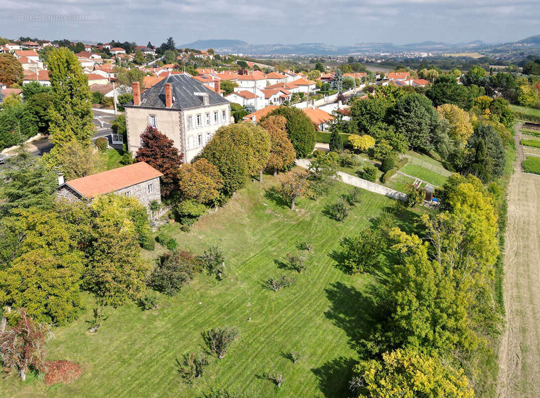 Maison à LA ROCHE-BLANCHE