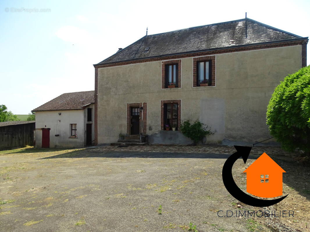 Maison à CHAMPROND-EN-GATINE