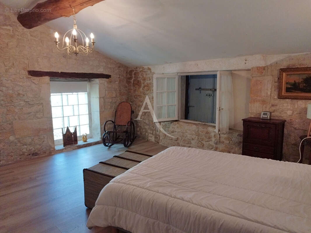 Charentaise de plain pied 4 chambres avec piscine. - photo 15