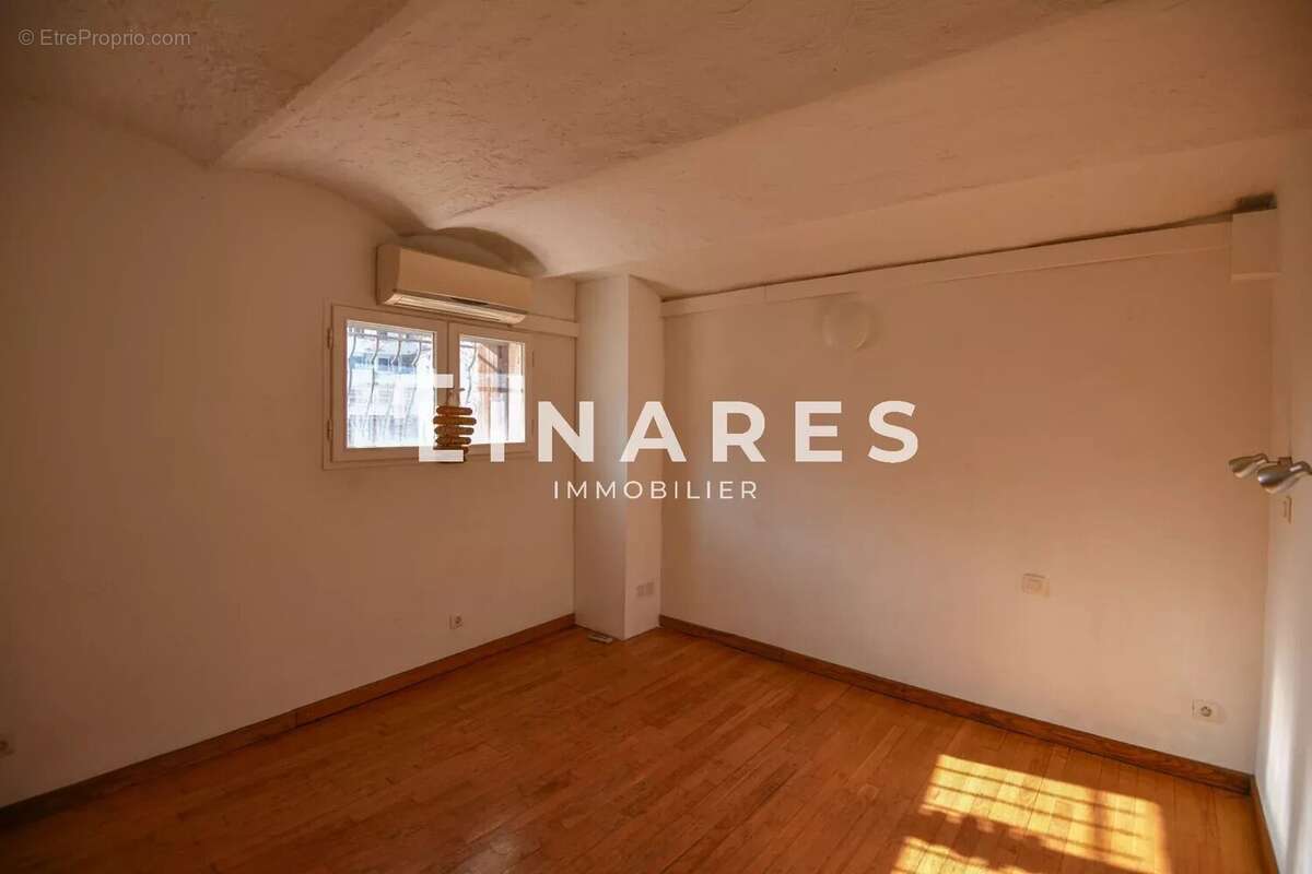 Appartement à MARSEILLE-4E