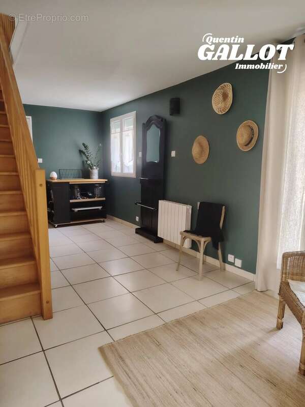 Charmante longère en pierre et sa dépendance – emplacement privilégié au cœur de ploeren 546 000 € fai  187 m²  7 pièces  4 cham - photo 7
