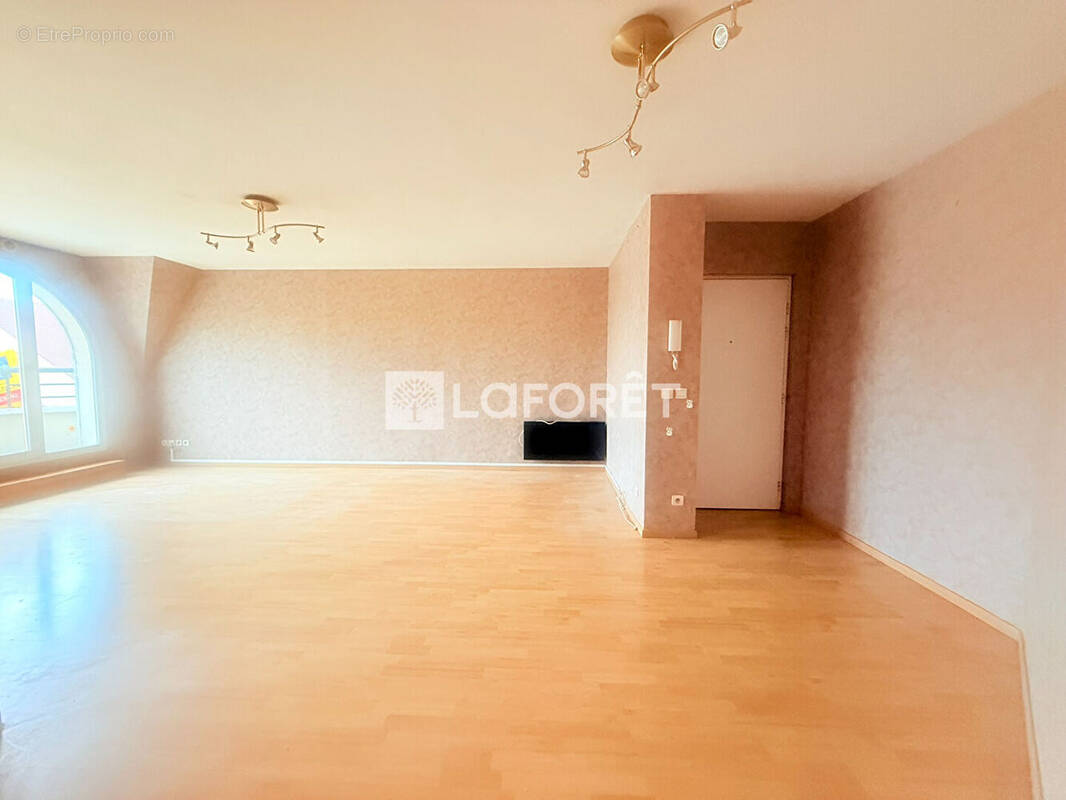 Appartement à LAMORLAYE