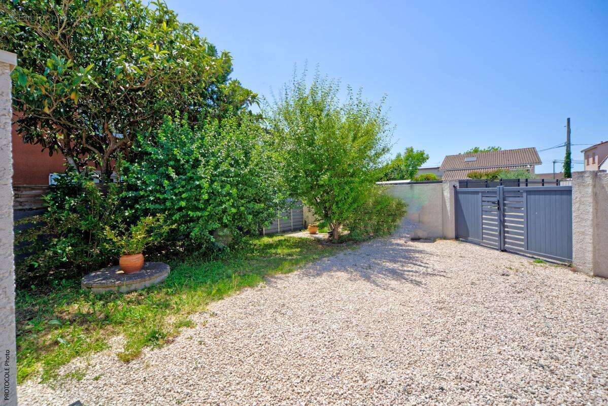 Maison T4 plain pied de 2016 au centre - photo 4