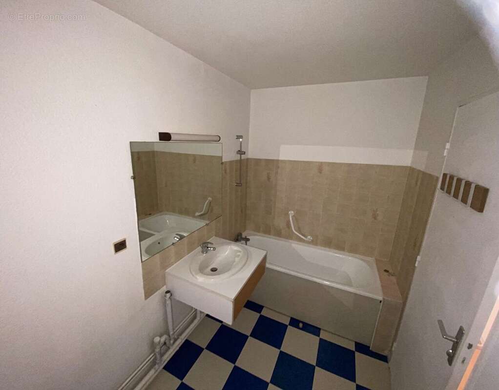 Appartement T3/T4 près de 78m² , Double séjour, balcon plein sud, 2 parkings et 2 caves - photo 13