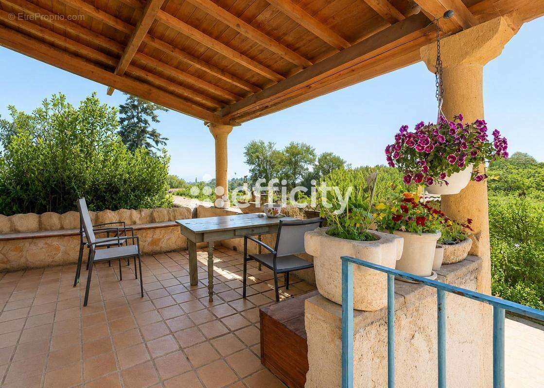 Maison 183 m² à Saint-Germain-Sur-L'arbresle  - photo 2