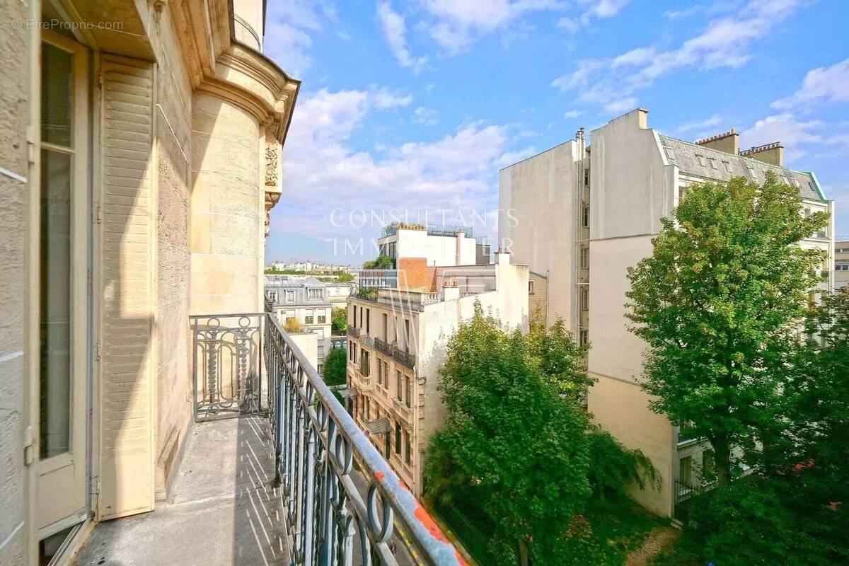 Appartement à PARIS-16E