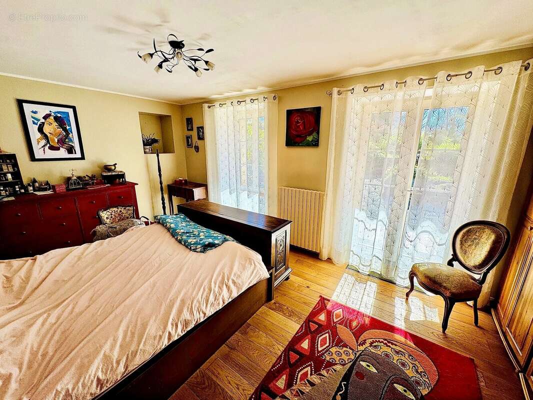 Maison à MIRANDOL-BOURGNOUNAC