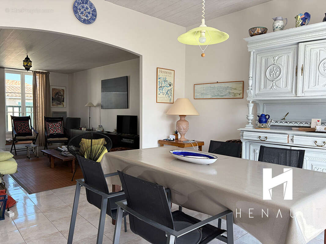 Appartement à LA FLOTTE