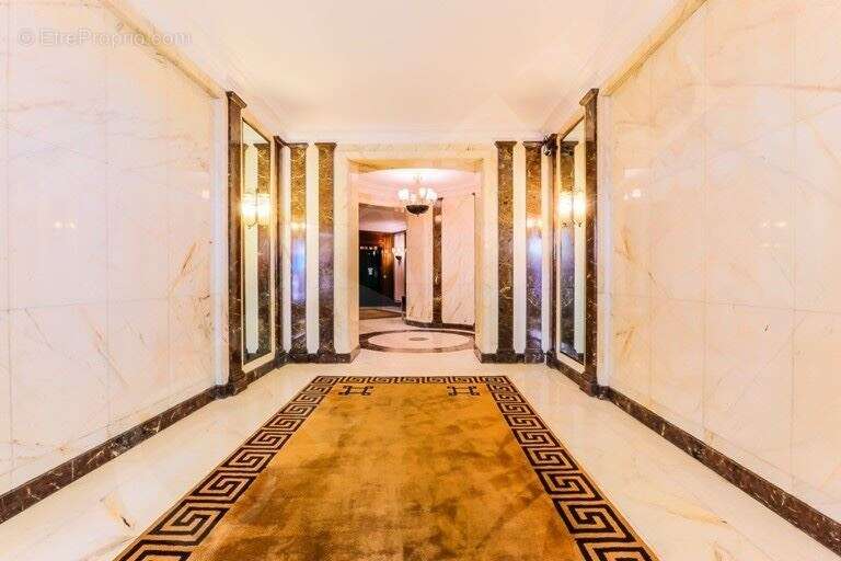 Appartement à PARIS-8E
