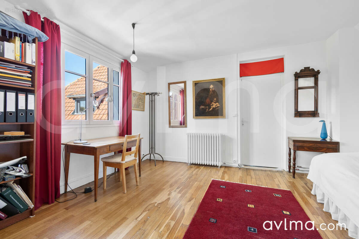 Maison à SAINT-NOM-LA-BRETECHE