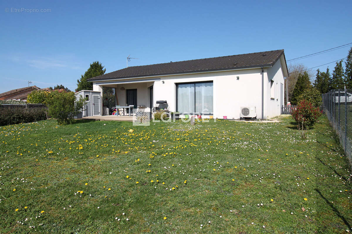 Maison à CONDAT-SUR-TRINCOU