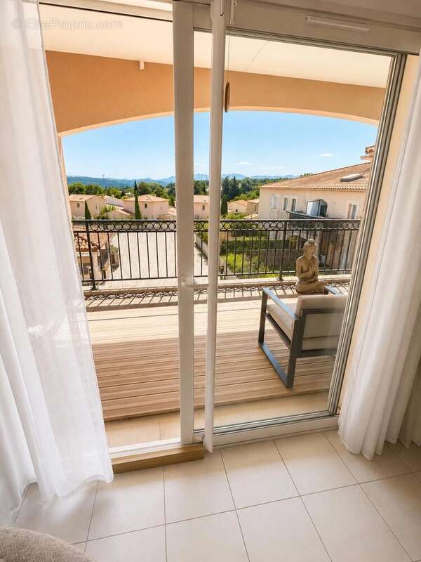 Superbe T3 climatisé avec terrasse et vue sur la Sainte-Victoire ! - photo 4