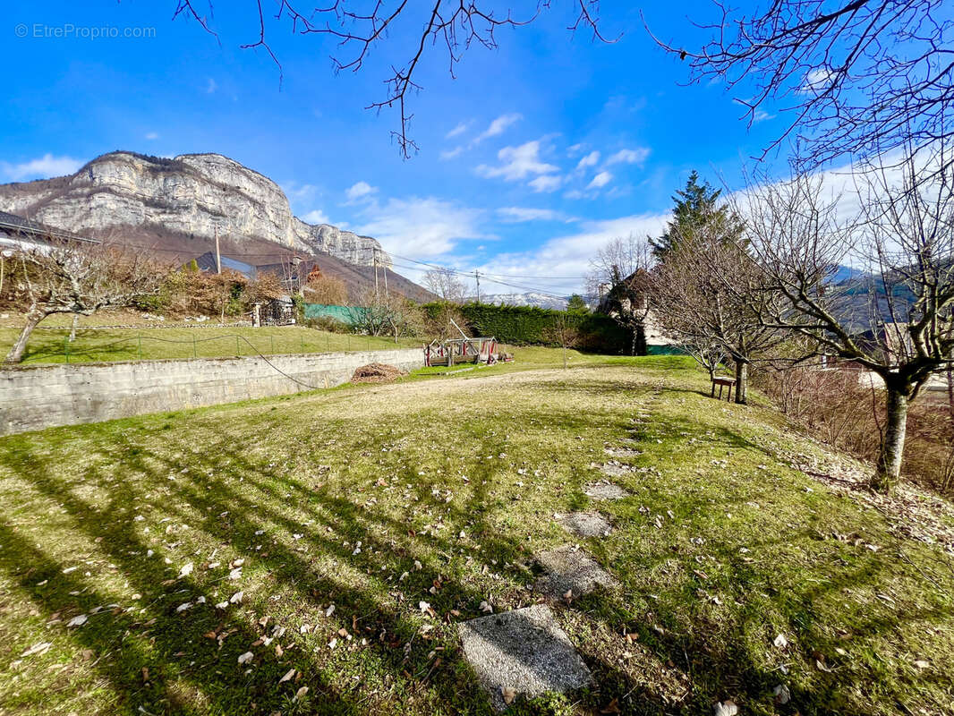 Terrain à SAINT-ALBAN-LEYSSE