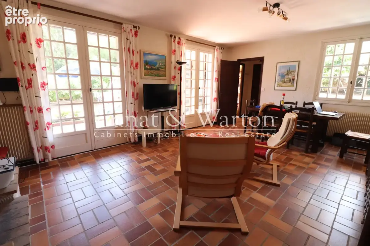 À gigaro: proche de la plage, villa de plain pied avec piscine - photo 8
