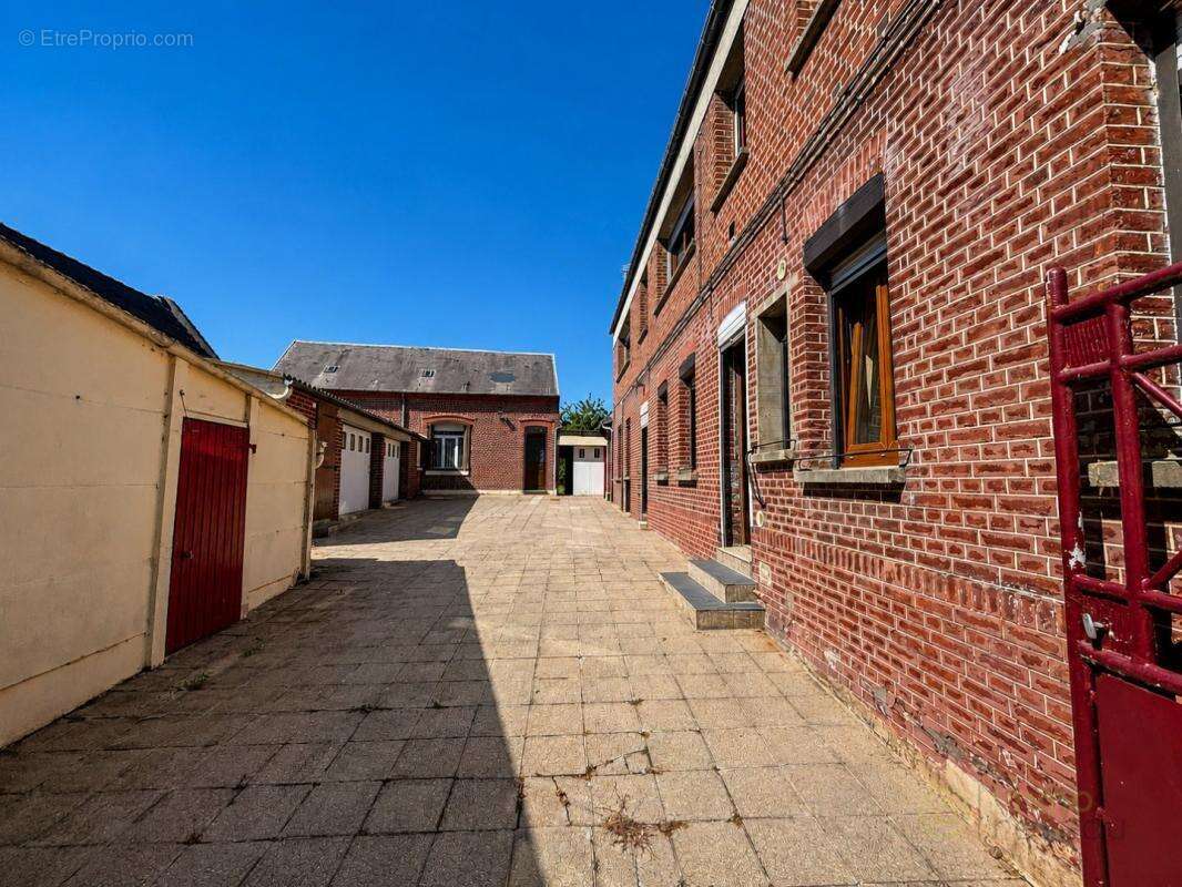 Maison 242 m² à Villers-Outreaux  - photo 2