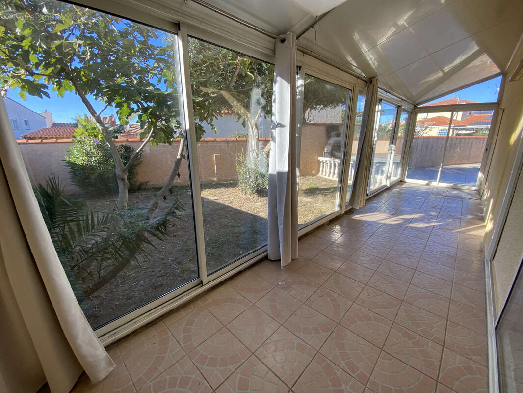 Maison à SAINT-LAURENT-DE-LA-SALANQUE