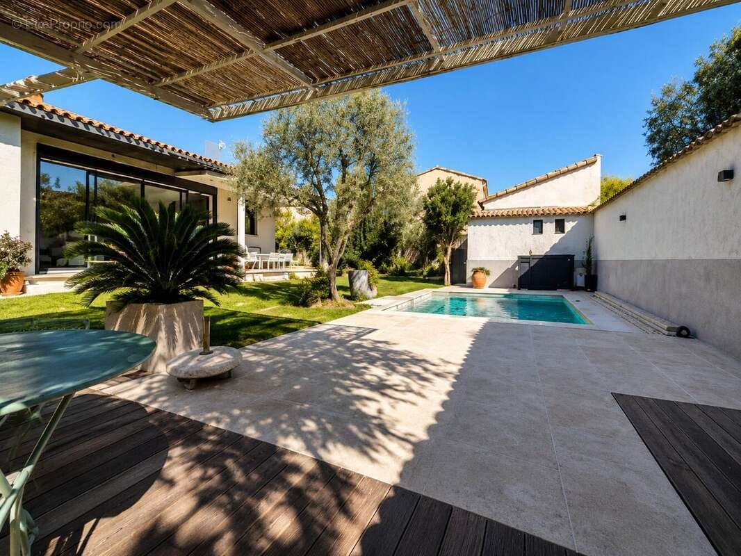 Maison à MORIERES-LES-AVIGNON