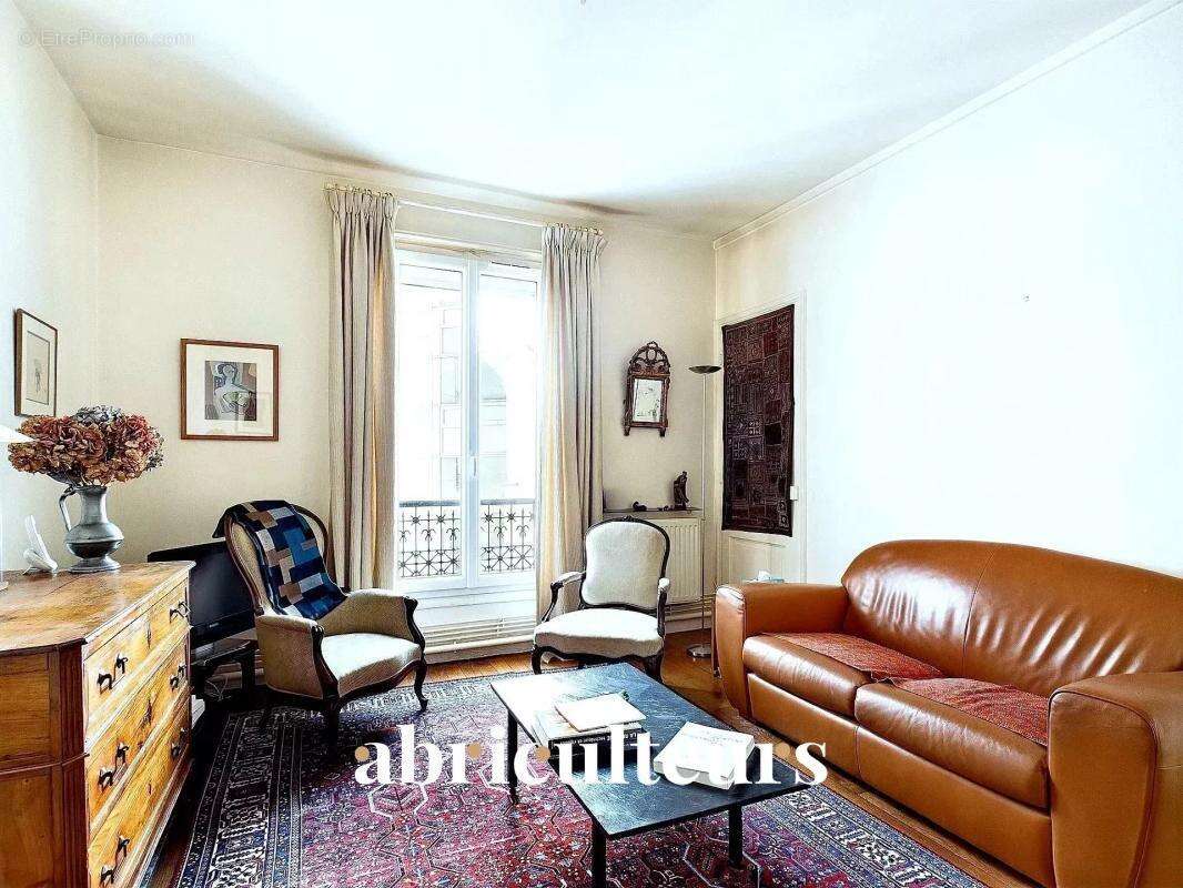 Appartement à LEVALLOIS-PERRET