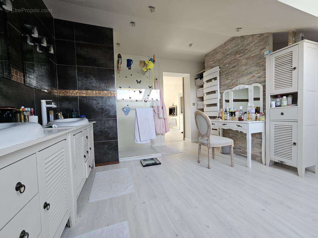 Maison 280 m² à Glenic  - photo 10