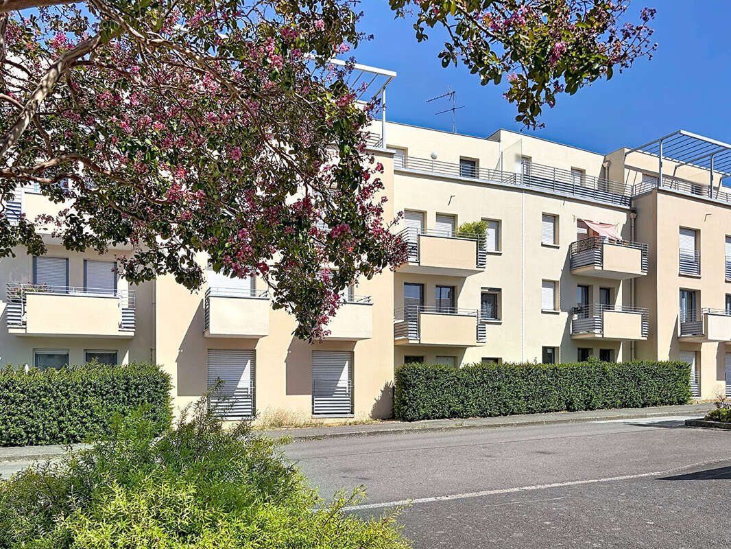3 pièces - récent - à vendre - Lorient/Saint-Brieuc - balcon - garage - parking - photo 4