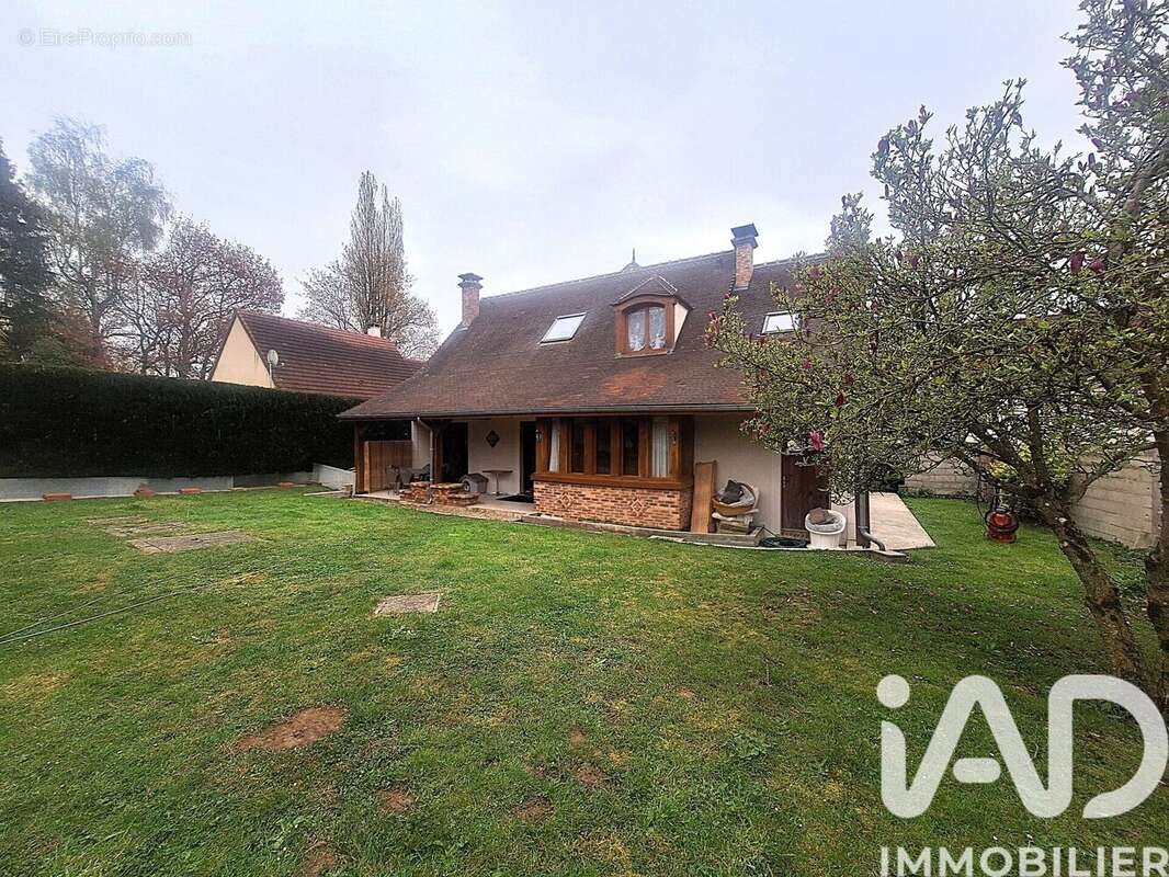 Photo 3 - Maison à SAINT-CYR-SUR-MORIN