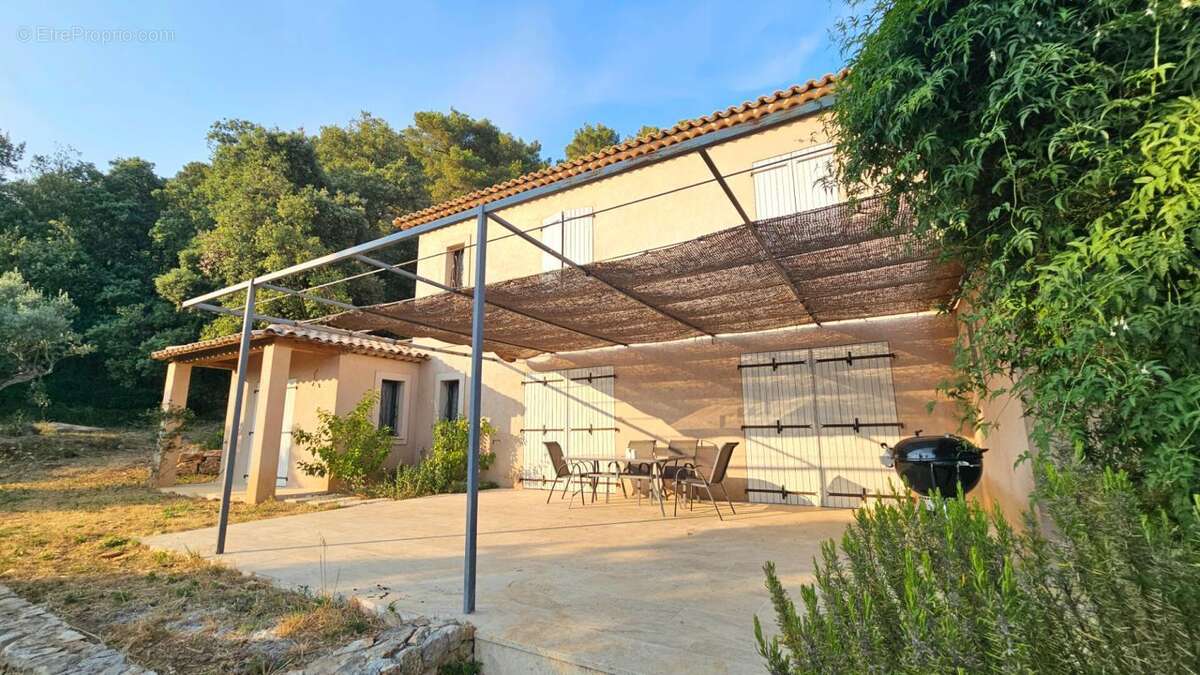 Claviers , Var . Villa contemporaine avec vue dégagée, piscine et terrain de 5800 m² - photo 5