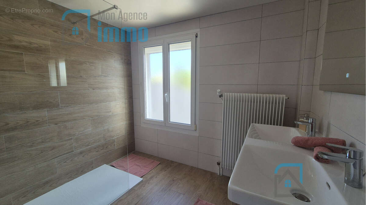 Bourges (18) - Maison familiale 5 chambres - photo 8