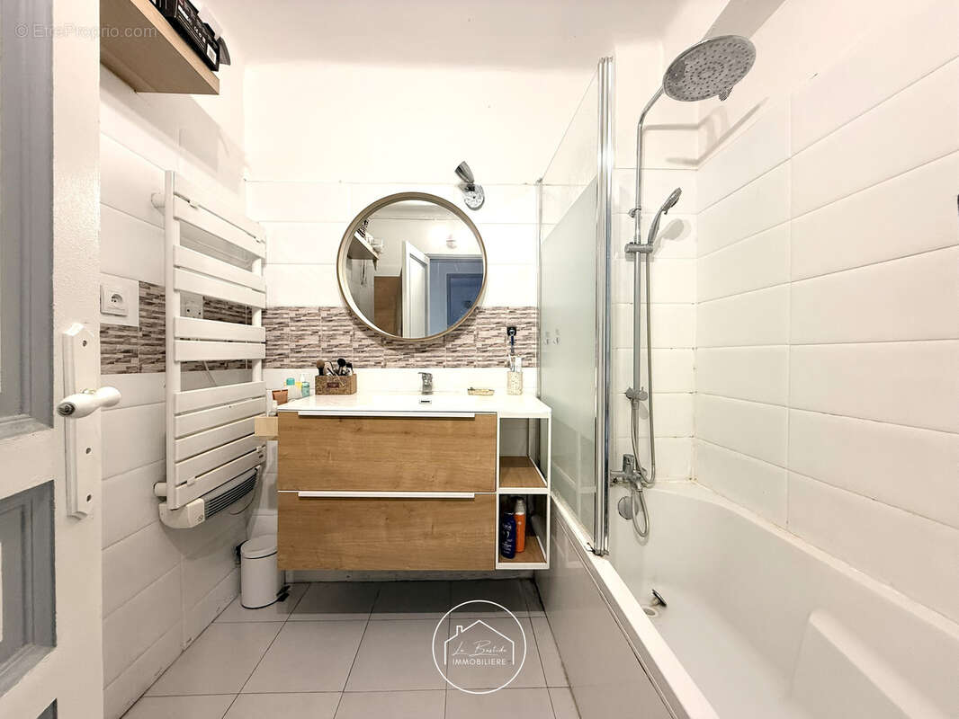 Appartement à MARSEILLE-4E